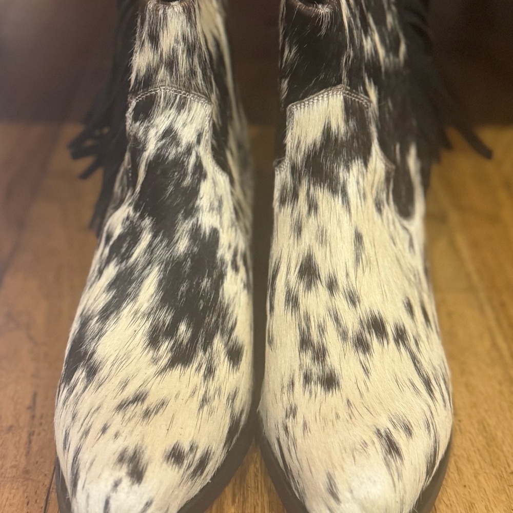 Agave Sky Size 11 Stylish Black and White Cowhair Ankle Booties